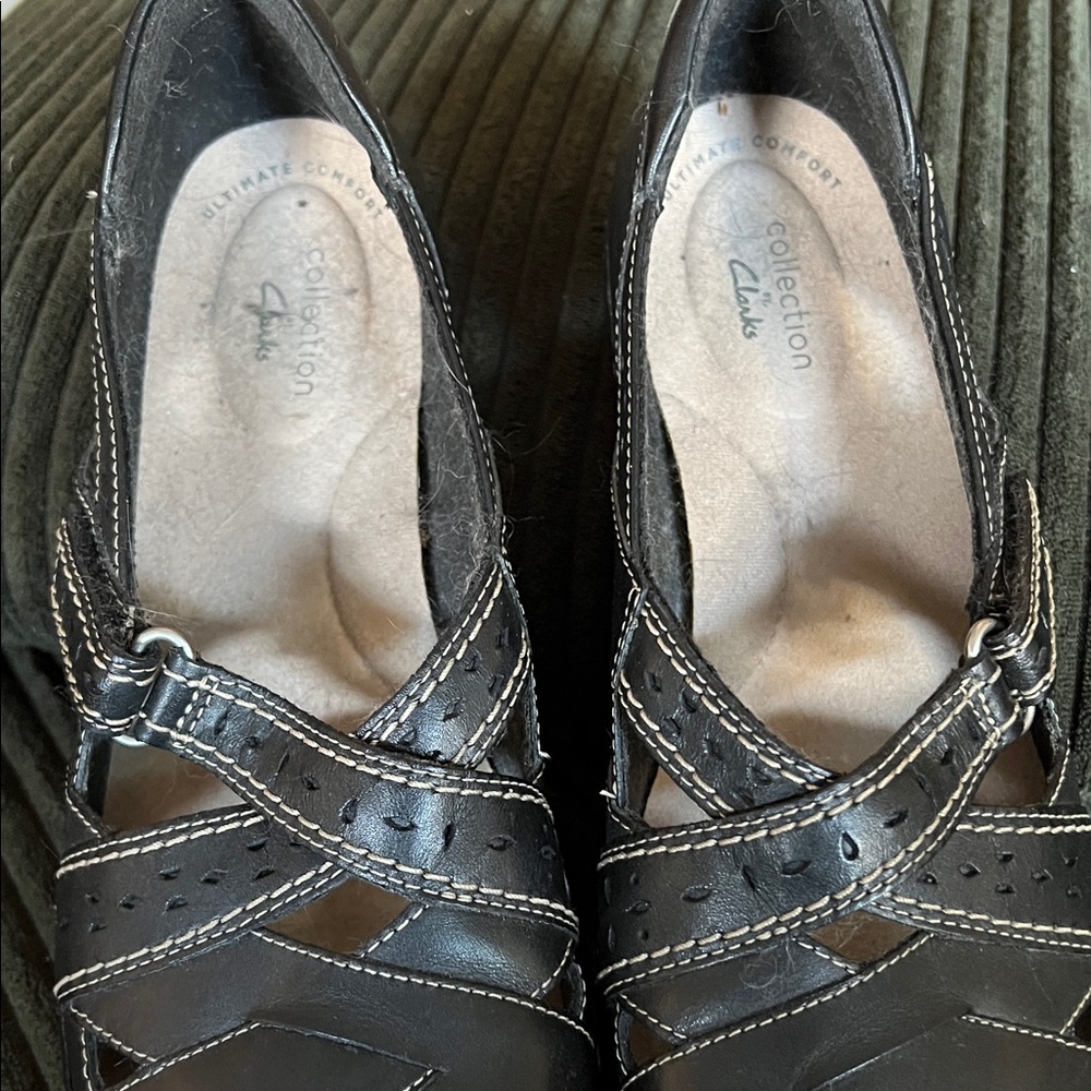 Clarks Women's Black Loafers with White Stitching - Picture 6 of 6